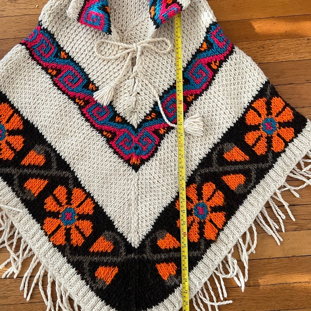 Amazing vintage wool hand knit poncho. Rare piece. See image for measurements. - Picture 4 of 4